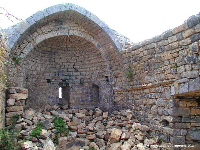 INTERIOR DEL TEMPLO HACIA LA CABECERA